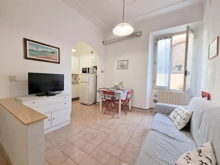 Centro Storico Pietra Ligure - 100 Mt Dal Mare Apartment Italy