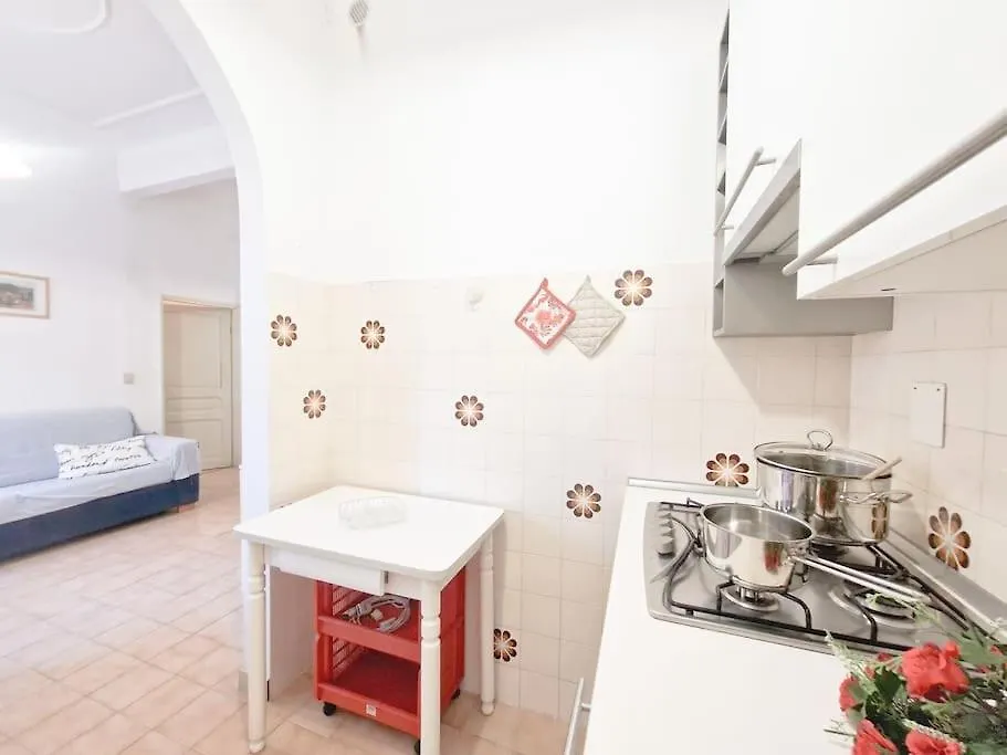 Centro Storico Pietra Ligure - 100 Mt Dal Mare Apartment Italy