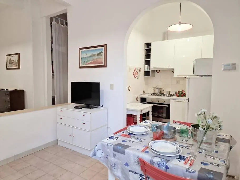 Centro Storico Pietra Ligure - 100 Mt Dal Mare Apartment