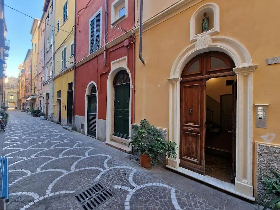 Centro Storico Pietra Ligure - 100 Mt Dal Mare Apartment