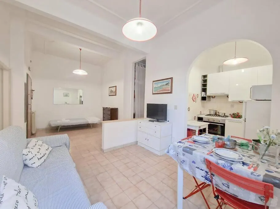 Centro Storico Pietra Ligure - 100 Mt Dal Mare Apartment Italy